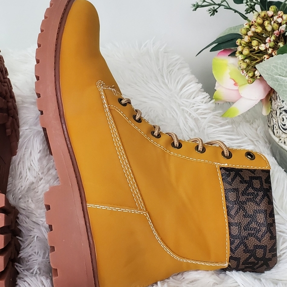 DKNY Men's Ankle Tan Boots Lace Up Style With Logo Size 8.5 - Picture 10 of 14